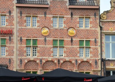 This building with 2 Swans on the facade was once a Brothel and later a Brewery. It is now home to the Marriott Hotel.